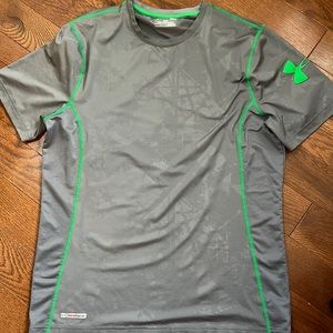 Men’s L under armor T-shirt